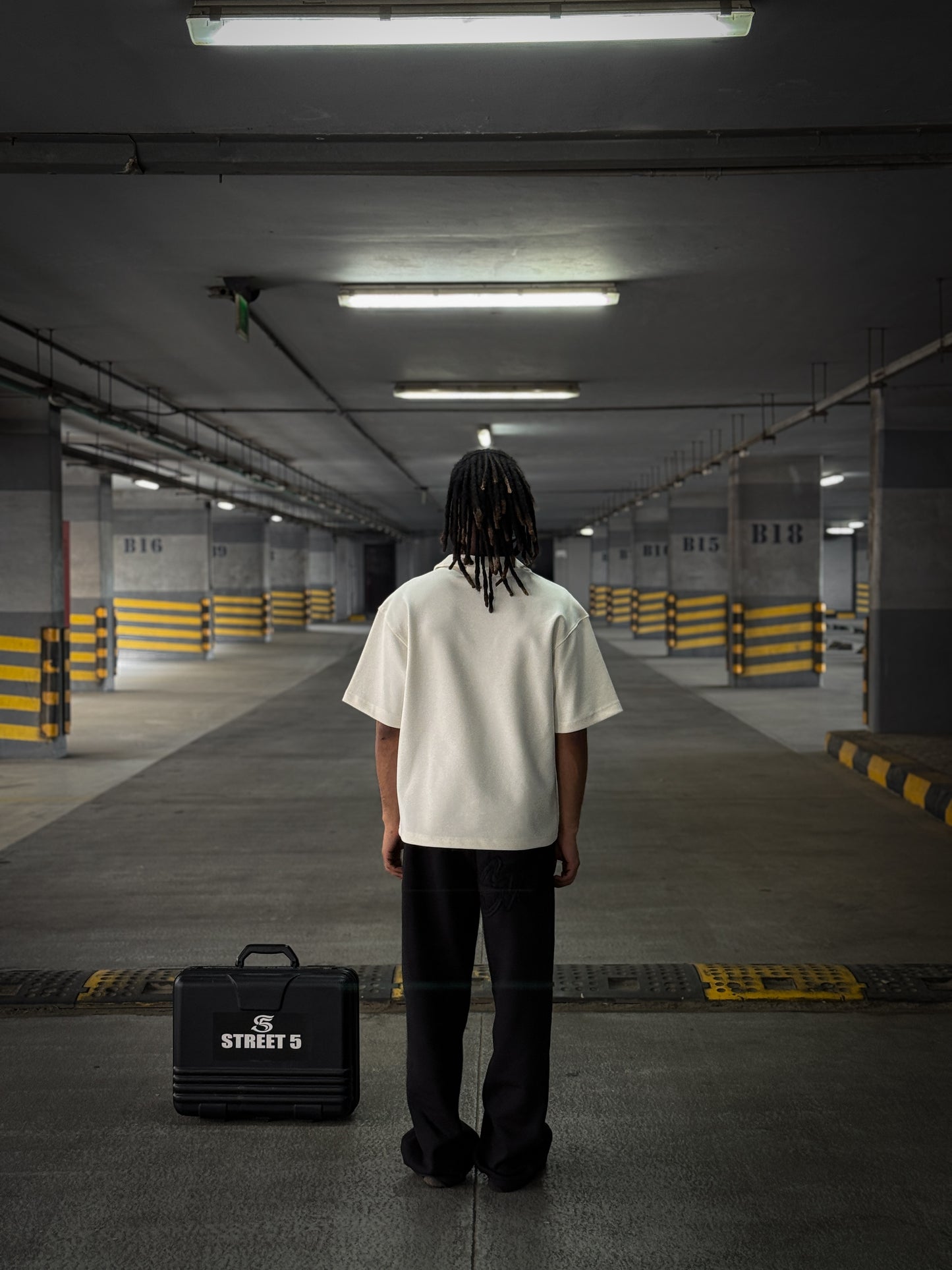 (WHITE) V-Notch Streetwear Polo